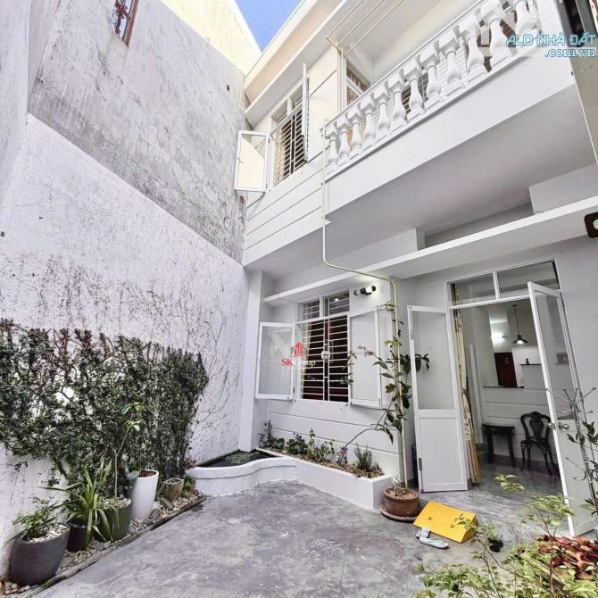 Cho thuê nhà Hẻm Hoàng Diệu - Phước Long - Nam Nha Trang  ➖ DT: 120m2. Gồm 2 PN, 2 WC - 3
