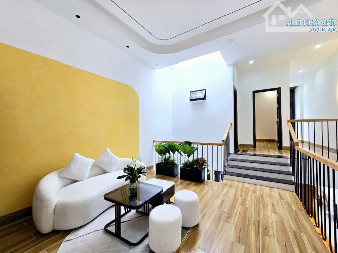 Nhà 2 tầng kiệt oto Hoàng Văn Thái - 5