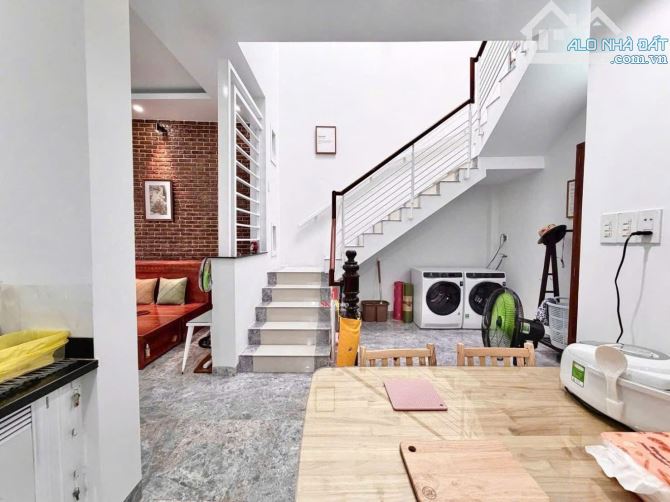 Cho thuê nhà Hẻm Hoàng Diệu - Phước Long - Nam Nha Trang  ➖ DT: 120m2. Gồm 2 PN, 2 WC - 6