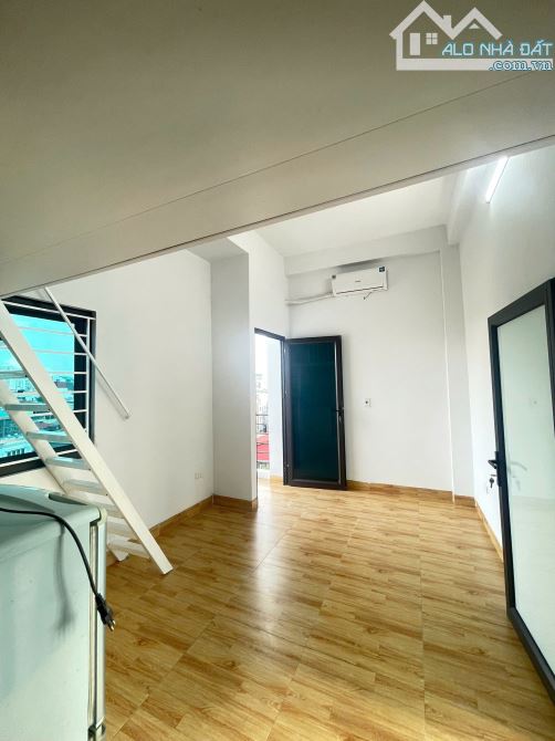 Cho thuê CC mini, có thang máy, có gác xép, có ban công gần trường Bách-Kinh-Xây, 4,5 tr