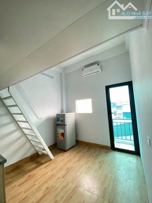 Cho thuê CC mini, có thang máy, có gác xép, có ban công gần trường Bách-Kinh-Xây, 4,5 tr