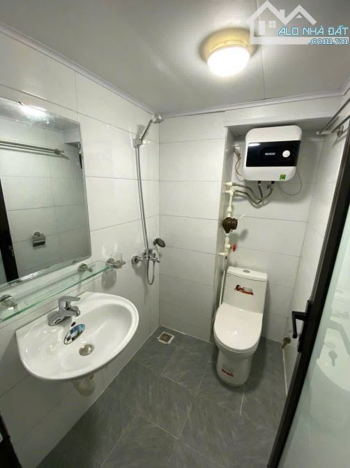 Cho thuê CC mini, có thang máy, có gác xép, có ban công gần trường Bách-Kinh-Xây, 4,5 tr