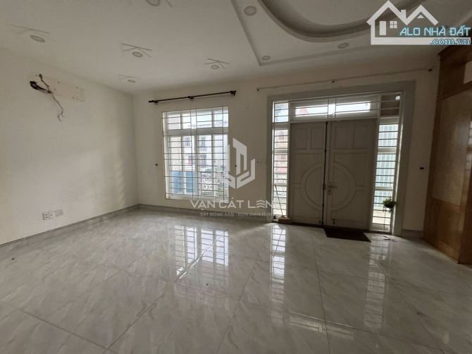 🌴 CHO THUÊ BIỆT THỰ 1T2L LẠC LONG QUÂN – DT 240M² – 5PN – THANG MÁY – CHỈ 45 TRIỆU/THÁNG