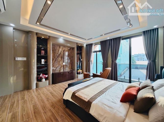 NGỘP VỐN CẦN BÁN NHANH SIÊU PHẨM NGUYỄN THỊ MINH KHAI, QUẬN 1 - GIÁ: 5,73TỶ/84,6M2 (4,7x18 - 13