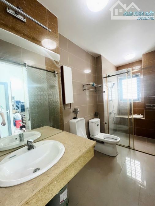 ĐỊNH CƯ MỸ BÁN NHANH NHÀ NGUYỄN TRÃI, QUẬN 1. GIÁ:5,92Tỷ/7mx12m.6 TẦNG. ĐANG CHO THUÊ 45TR - 2