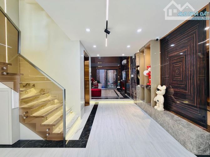 NGỘP VỐN CẦN BÁN NHANH SIÊU PHẨM NGUYỄN THỊ MINH KHAI, QUẬN 1 - GIÁ: 5,73TỶ/84,6M2 (4,7x18 - 5