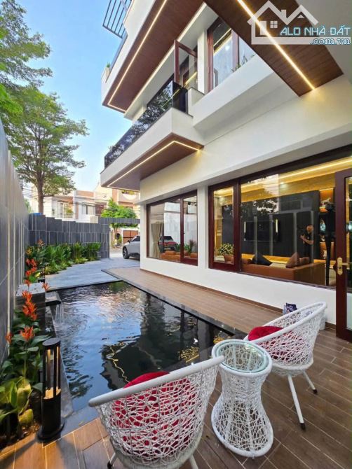 Vị trí kim cương ngay trung tâm du lịch biển Mỹ Khê - Diện tích 639m2 - Nở hậu. Giá 6x tỷ