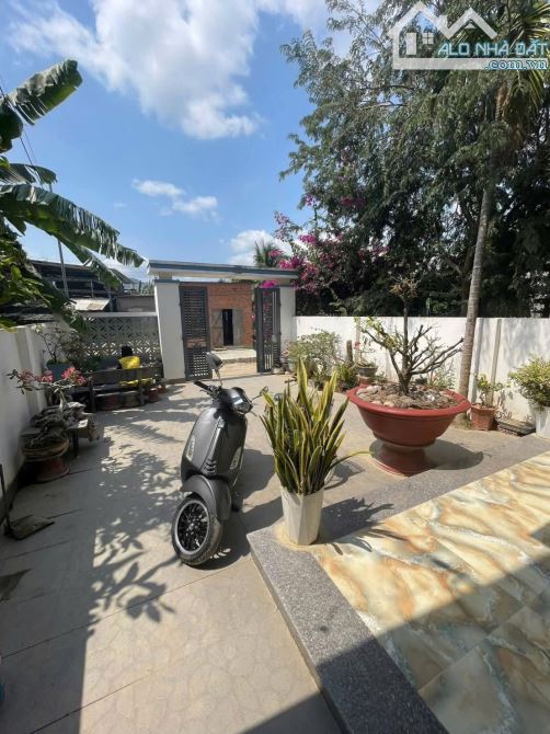 Nhà 3 tầng Diên Phú, hơn 200m², ngang 6m, sân ô tô, giá chỉ 3,4 tỷ - 1