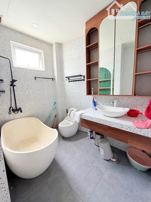 QUẬN 8- NHÀ HXH DƯƠNG BÁ TRẠC - GIÁP QUẬN 1 - CHỦ TẶNG NỘI THẤT - 3.6x17 - 9.6 tỷ - 1