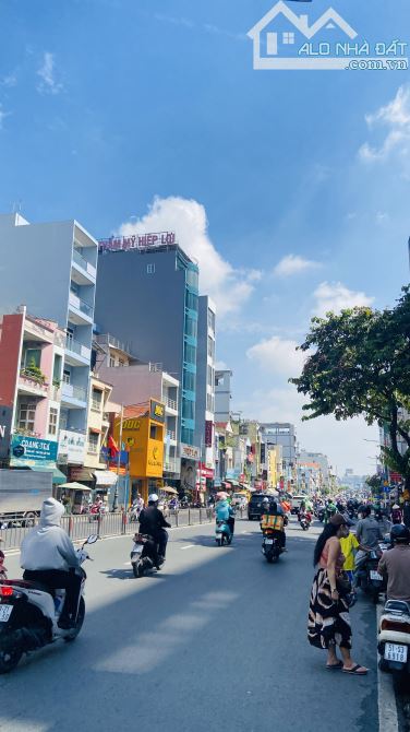 QUẬN 8- NHÀ HXH DƯƠNG BÁ TRẠC - GIÁP QUẬN 1 - CHỦ TẶNG NỘI THẤT - 3.6x17 - 9.6 tỷ - 7