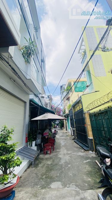 QUẬN 8- NHÀ HXH DƯƠNG BÁ TRẠC - GIÁP QUẬN 1 - CHỦ TẶNG NỘI THẤT - 3.6x17 - 9.6 tỷ - 8
