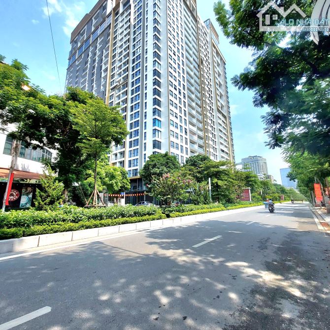 Bán Biệt Thự mặt phố Lạc Long Quân 200m2, giá: 138 tỷ. Tây Hồ - 1