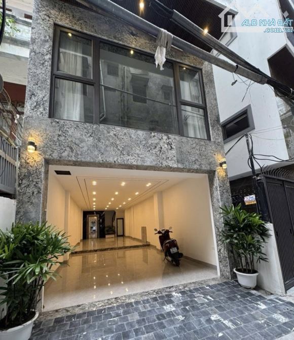 NGUYỄN VĂN CỪ - NHÀ MỚI 7 TẦNG THANG MÁY - GARA Ô TÔ 7 CHỖ - FULL NỘI THẤT CAO CẤP