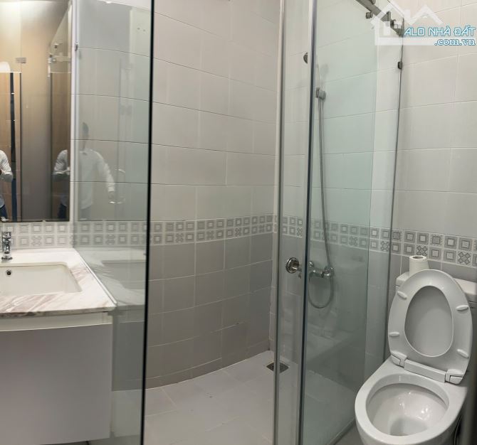 NHÀ HXH TRẦN HƯNG ĐẠO-5 TẦNG ĐẸP-DOANH THU 110 TRIỆU/THÁNG-GIÁ:19 TỶ-GẦN CHỢ BẾN THÀNH! - 2