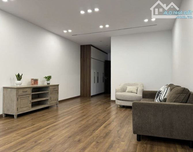 NGUYỄN VĂN CỪ - NHÀ MỚI 7 TẦNG THANG MÁY - GARA Ô TÔ 7 CHỖ - FULL NỘI THẤT CAO CẤP - 3