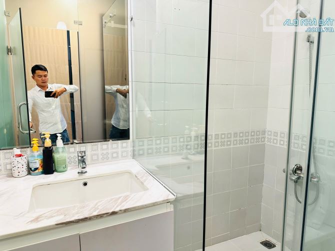 NHÀ HXH TRẦN HƯNG ĐẠO-5 TẦNG ĐẸP-DOANH THU 110 TRIỆU/THÁNG-GIÁ:19 TỶ-GẦN CHỢ BẾN THÀNH! - 4