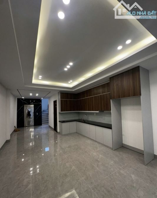 NGUYỄN VĂN CỪ - NHÀ MỚI 7 TẦNG THANG MÁY - GARA Ô TÔ 7 CHỖ - FULL NỘI THẤT CAO CẤP - 8