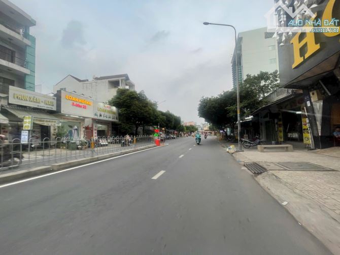 Bán Nhà 333m2( 10,5x30m Nở Hậu 12,5m )Mặt Tiền Nguyễn Sơn-Đoạn Sát Thoại Ngọc Hầu-Đường40m