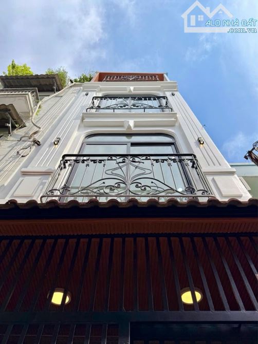 Chính Chủ Cần Bán Nhà Cho Con Đi Du Học Úc Đường Lê Thị Riêng,Q1.Giá 8tỷ180/63,8m2.Sổ Sẵn.