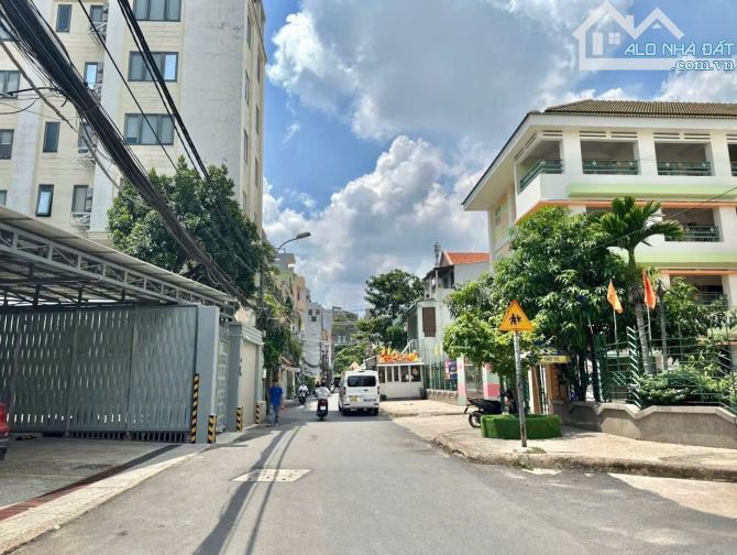 Chủ Đổi Nhà To - Hẻm Thông Gần Lê Văn Sỹ Gần Mặt Tiền Phú Nhuận 70m - 3 Tầng - 3 PN - 7,6t - 1