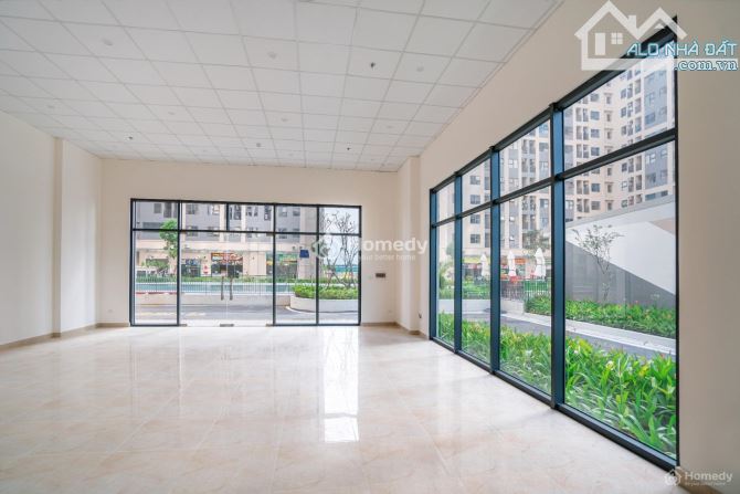 Cho thuê mặt tiền tầng 1 Tòa the Charm - đường Tố Hữu - 600m2 view trọn mặt đường - 1