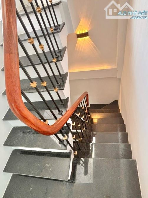 HIẾM CÓ THỌ LÃO - HAI BÀ TRƯNG - 20M RA PHỐ - THOÁNG TRƯỚC SAU 30M2 x 5 TẦNG, MT 4M. GI - 2