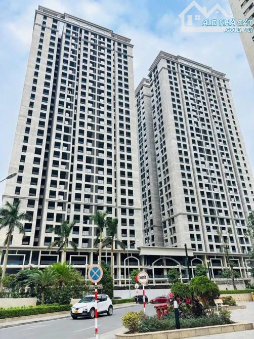 Cho thuê mặt tiền tầng 1 Tòa the Charm - đường Tố Hữu - 600m2 view trọn mặt đường - 2