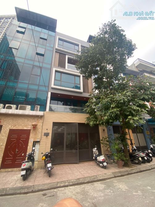 Cho thuê nhà phố Huy Du, Cầu Diễn. DT 110m2, 5 tầng, MT 6,8m, giá 40tr/th