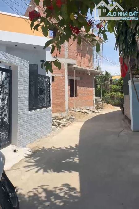 Bán nhà Diên Điền giá rẻ mới xây đường thông gần chợ thôn Trung - 1