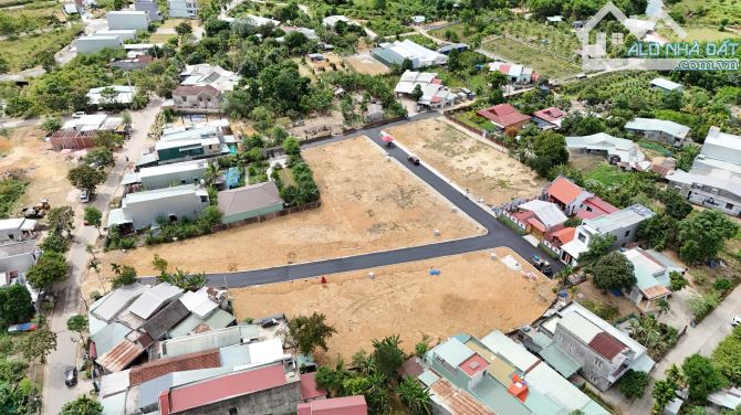 Bán đất xã bà nà mặt tiền đường nhựa diện tích 120m2 giá 1tyxxx - 1