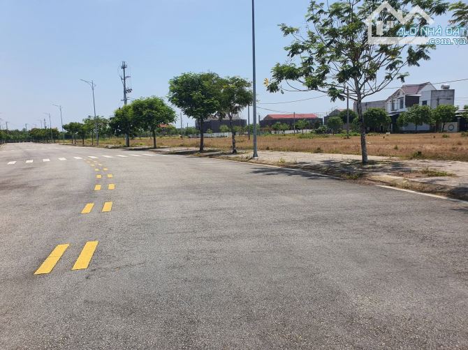 Lô đất Mặt tiền đường 25m Khu dịch vụ hỗn hợp VSIP - Đại Lộ Thịnh Vượng - 2 tỷ hơn - 1