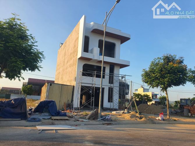 Lô đất Mặt tiền đường 25m Khu dịch vụ hỗn hợp VSIP - Đại Lộ Thịnh Vượng - 2 tỷ hơn - 2