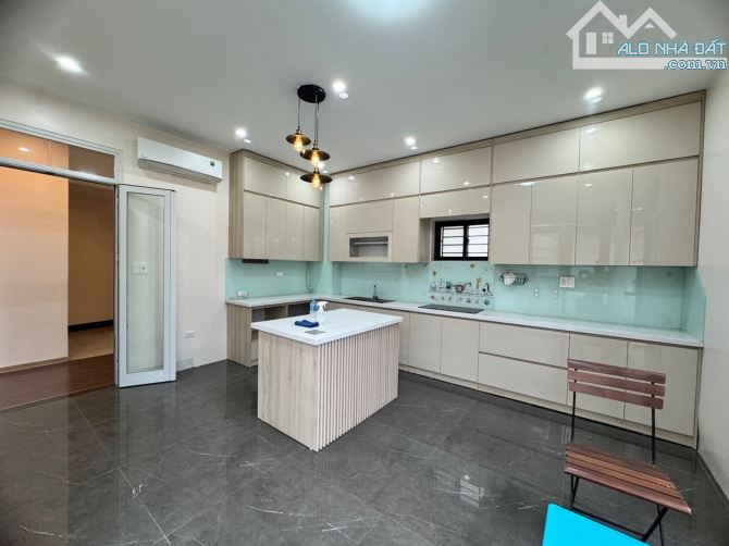 Bán nhà bát khôi gia lâm 134m2 ngang 22m BIỆT THỰ 3 TẦNG LÔ GÓC SÂN RỘNG GARA 2 Ô TÔ 7 - 3