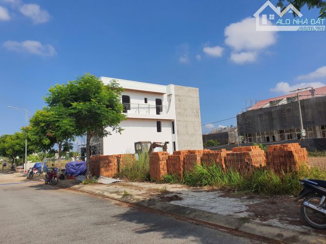 Lô đất Mặt tiền đường 25m Khu dịch vụ hỗn hợp VSIP - Đại Lộ Thịnh Vượng - 2 tỷ hơn - 4
