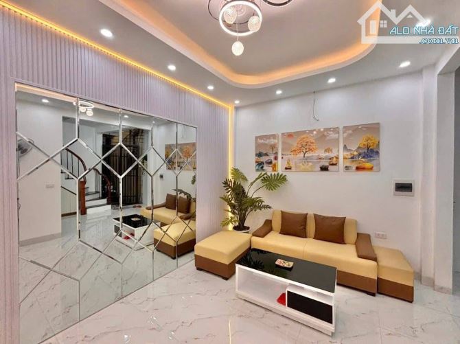 Bán Nhà Phố Cổ, Thọ Lão, Hai Bà Trưng 30m, 5 tầng, mt 4m, giá 8.6 tỷ.