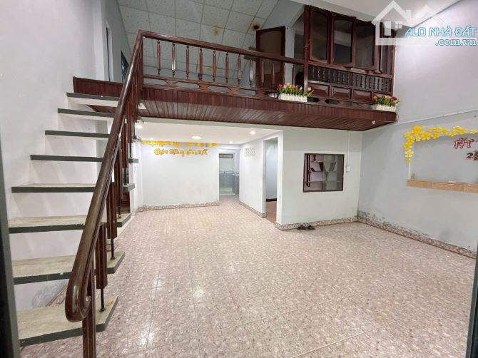 Bán nhà cấp 4 lửng kiệt Phan Thanh. Dt 93m2 ngang 6m5 cách đường 10m đi bộ vị trí trung âm