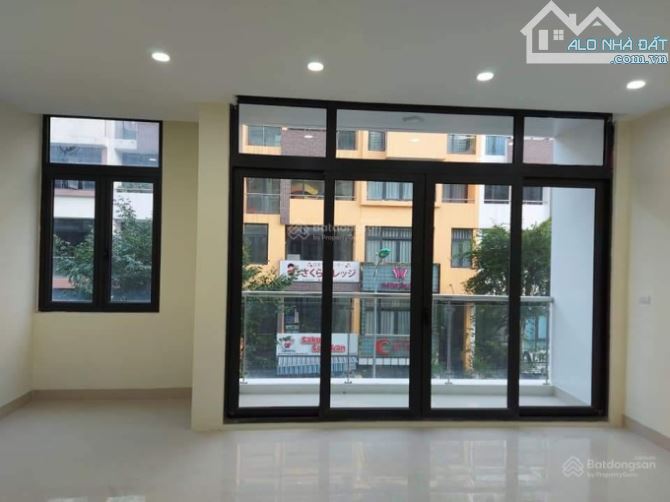 Cho thuê liền kề Hàm Nghi 75m2, 4 tầng, lô góc, thang máy, mới, oto tải đỗ cửa