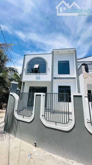 NHÀ LẦU 2 TẦNG GẦN BỜ KÈ TRẦN PHÚ DIÊN KHÁNH ĐƯỜNG THÔNG GẦN CHỢ GÒ ĐÌNH 2TỶ4