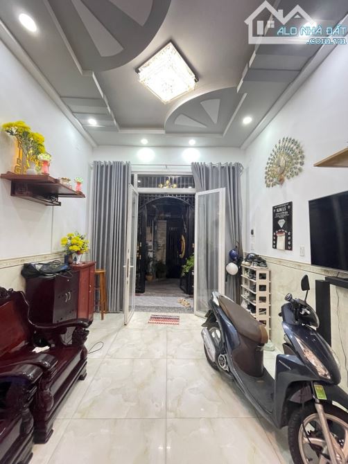 Nhà đẹp 3 tầng đường Tám Danh Quận 8, hẻm ô tô nhỏ, KDC đồng bộ, SHR hoàn công chỉ 6,6 tỷ - 1