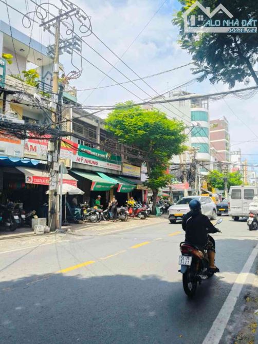 Bán nhà: Đường Dạ Nam phường Chánh Hưng Q8. DT: 68m2. Kết cấu: trệt 2 lầu . Giá: 6Tỷ500 - 2
