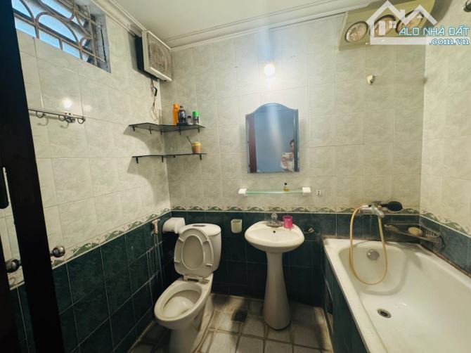 CHÍNH CHỦ GỬI BÁN “BIỆT THỰ “ - PHỐ LẠC LONG QUÂN - TÂY HỒ 120m; 4T; Mt10m. Giá chào 35tỷ - 4
