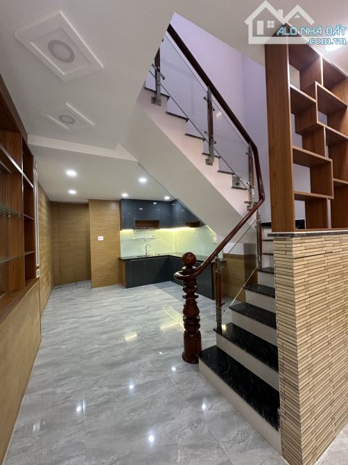 BÁN NHÀ MỚI ĐẸP Ở NGAY TRƯỜNG CHINH TÂN PHÚ– 60M2, HẺM AN NINH CHỈ 5.8 TỶ - 4