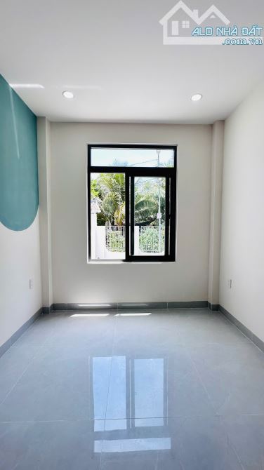 NHÀ LẦU 2 TẦNG GẦN BỜ KÈ TRẦN PHÚ DIÊN KHÁNH ĐƯỜNG THÔNG GẦN CHỢ GÒ ĐÌNH 2TỶ4 - 5