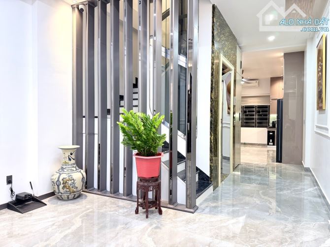 Siêu phẩm tuyến 3 Lê Hồng Phong – Nhà mới, thang máy, full nội thất nhập khẩu Châu Âu.