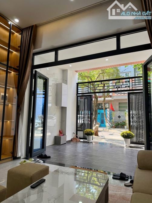 Cao Xuân Huy - Khuê Trung - Mặt Tiền trải nhựa 5,5 M - 3 Tầng - 80 M2 ,5pn - Giá 10.8 tỷ 2