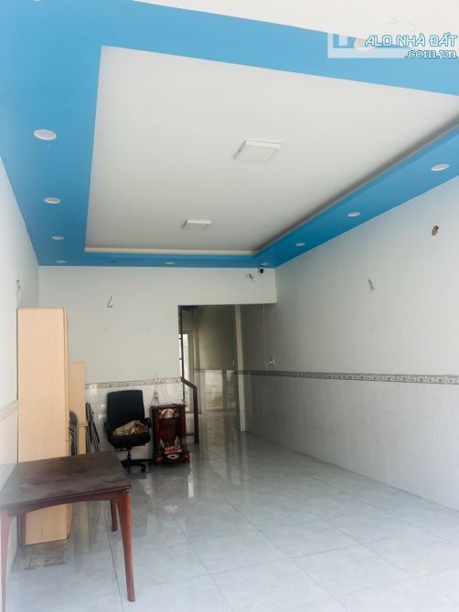 Nhà SHR Tân Thới Hiệp 12, sau 1 căn mặt tiền, 4x15m, 2 tầng, chỉ 500m ra QL1A - 1