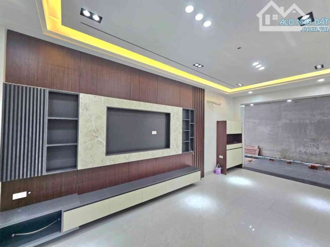 TRÂU QUỲ GIA LÂM 🌹 HIẾM - NGÕ Ô TÔ- 20M RA PHỐ NHÀ MỚI 5 TẦNG Ở NGAY - 2