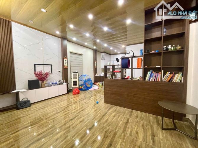 Nhà Đào Xuyên 100m,  8 tỷ ô tô vào nhà hàng xóm Vin1 - 2