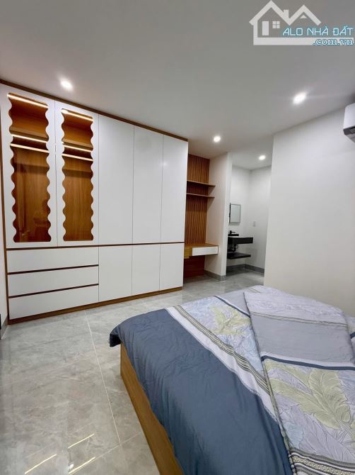 Cao Xuân Huy - Khuê Trung - Mặt Tiền trải nhựa 5,5 M - 3 Tầng - 80 M2 ,5pn - Giá 10.8 tỷ 5