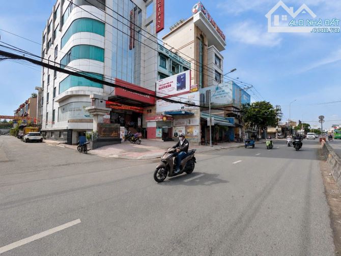 Cách Gò Vấp 200m - Biệt thự phố vị trí siêu đẹp - DT 7,5m X 14,6m - 4 tầng - Hẻm 6m 1 trục - 1